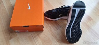 NOVÉ sportovní boty Nike Cosmic Runner vel. 39 - 8