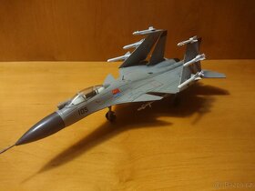J-15 Carrier - model letadla 1:72 - 8
