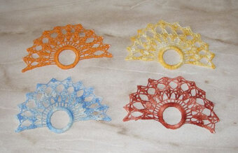 Háčkované vějíře - držáky ubrousků ke stolování 4 ks - 8