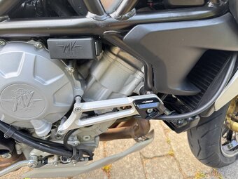 MV Agusta Dragster 800,rok 2014,nové pneu,mnoho doplňků,TOP - 8