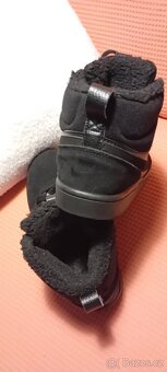 Zánovní zimní kotníkové boty Nike vel.38 - 8