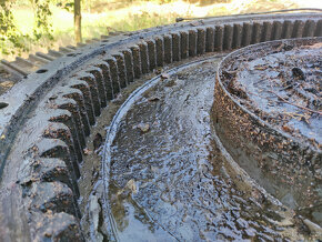 JCB JS200LC - podvozek - 8