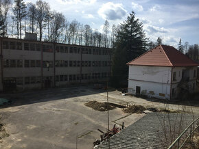 Luxusní bydlení s vlastním 5 m vodopádem - 8