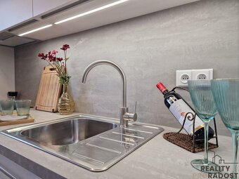 Pronájem novostavby bytu 2+kk, 67 m2, terasa 16 m2, garáž + - 8