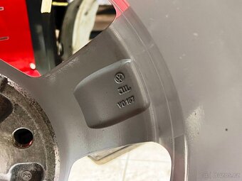 Originál kola VW 5x120 R16, pneu 215/65 R16 98H DOT2618 - 8