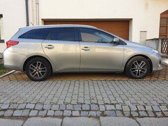 TOYOTA AURIS kombi 1,6i 97KW KAMERA 8xKOLA - 8