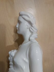 Krásná porcelánová soška dívky s květinami Pexider Letovice - 8
