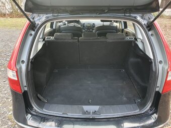 Hyundai I30 CW 1.6crdi COMBI 66KW r.v. 2010 - 8