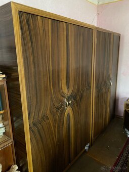 Obývací stěna, gauč, křesla, židle, stůl - 8