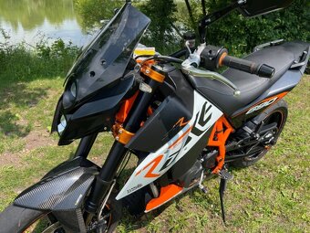 KTM 690 Duke R - 8