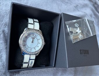 Dám. bílé hodinky Storm, Swarovski kamínky, sleva 4.000 Kč - 8