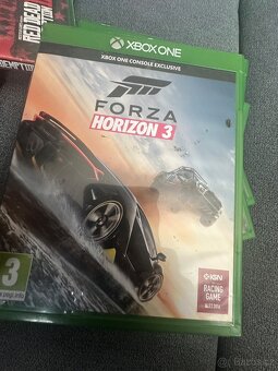 Xbox One X 1TB + 9 her - 8