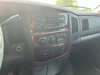 DODGE RAM 5.7 HEMI V8 4x4 - 8
