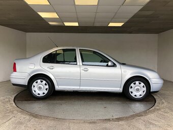 VOLKSWAGEN BORA 1.6i - 8