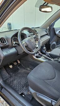 Toyota RAV4 - 8