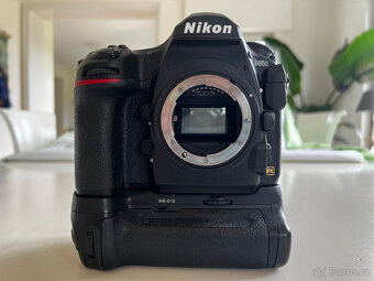 Nikon D850 tělo 45,7 MP použitý + bateriový grip, digitální - 8