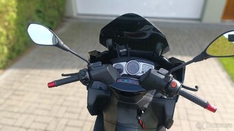 Aprilia SR MAX 125 - 8