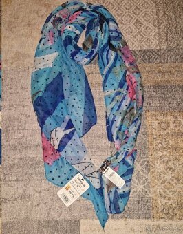 Desigual dámský značkový šátek floresrayadas modrý - 8