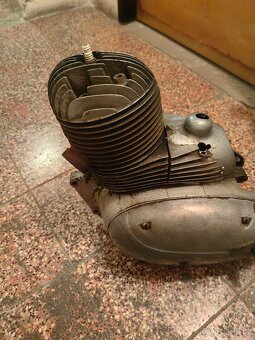 Jawa perak zbrojovka rám a motor - 8