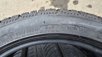 Zimní pneu 225/45/18 Michelin - 8