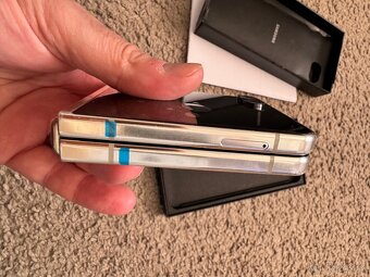 Samsung Galaxy Z Flip 5 256Gb - 8