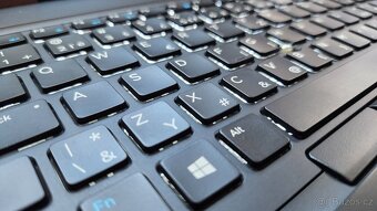 PRODÁM Dell Latitude 5590 - 8
