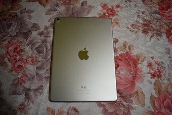 Apple iPad Pro 9.7-inch - A1673, 2016 (Wi-Fi Only) 32GB  (3) - 8