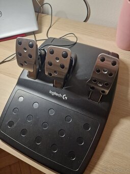 Logitech G26 Driving Force + řadící páka - 8