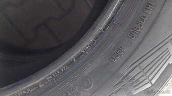 Prodám 2 x celoroční pneu Continental 235/55/18 - 8