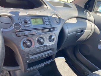 Toyota Yaris (5/2005) 1.0 - 8