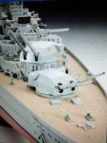 VÁNOČNÍ DÁREK - MODEL LODĚ BISMARCK REVELL 1:350 KE SLEPENÍ - 8
