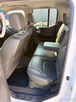 Nissan Navara 3.0 dCi V6 / 4x4 / DPH - 8