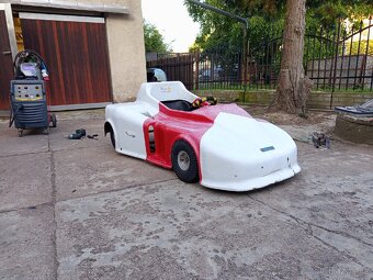 Dobová závodní motokára informace - 8