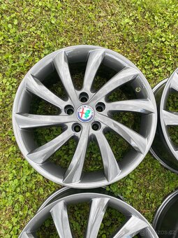 ALU KOLA ALFA ROMEO GIULIETTA 5X110 R17 - 8