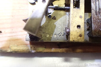 Hrací strojek - přes 100 let starý  - 8