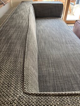 Sedačka šedý melír 260x100 + kožený puf - 8