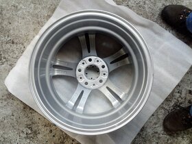 kola BMW M5 - 8