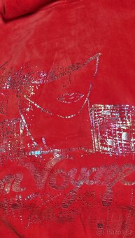 Červené sametová mikina - 8