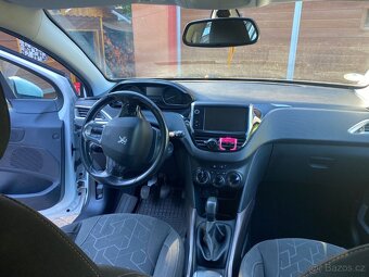 Peugeot 2008 - 8