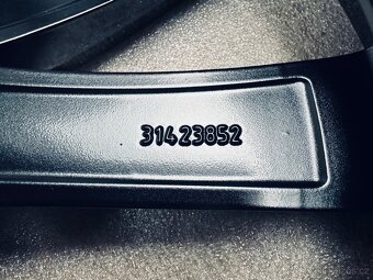 TOP zimní kola Volvo XC60 R19 originál - 8