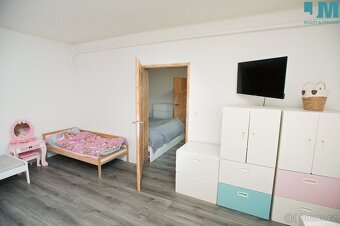 Prodej RD 4KK s dvorkem, zahradou a krytým stáním v obci Mou - 8