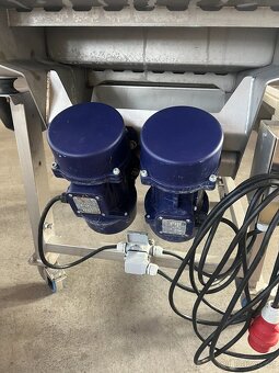 VIBRAČNÍ STŮL S TŘÍDÍCÍMI LIŠTAMI- AMOS INDUSTRIE - 8