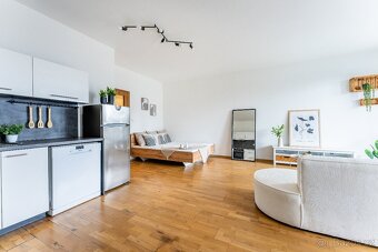 Prodej bytu 1kk se zahrádkou - 8