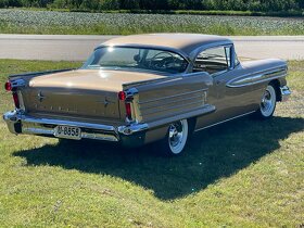 Oldsmobile Super 88 Holiday hardtop coupe - 8