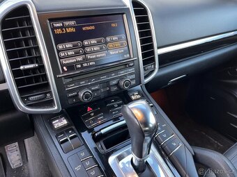PORSCHE CAYENNE rok 2011 - 8