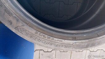 Prodám 2 x letní pneu Michelin 295/35/21 - 8