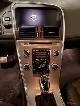 Volvo XC60 D4 AWD SUMMUM CZ - 8