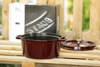 litinový hrnec STAUB original 28 cm grenadine - 8