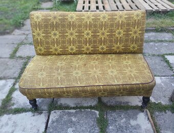 Divan, křeslo a stolek - 8