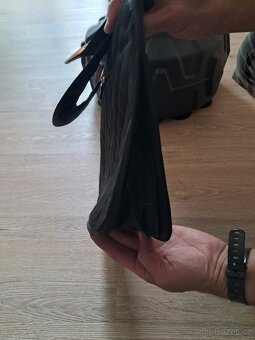 Taška jako vystřižená z papíru - 8